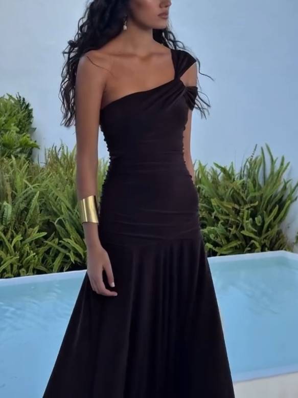 Tahlia - Stylish Off-Shoulder Maxi Dress