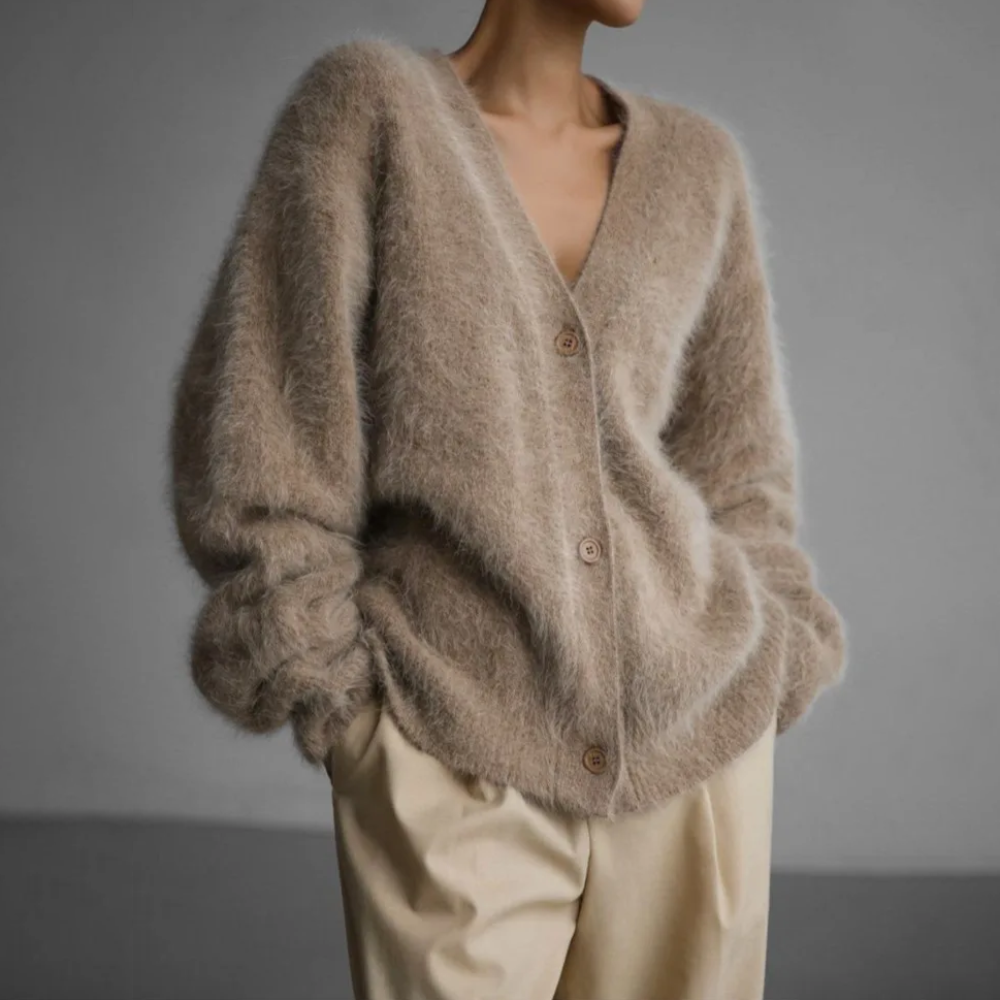 Myla - Timeless Comfort in Cashmere Cardigan