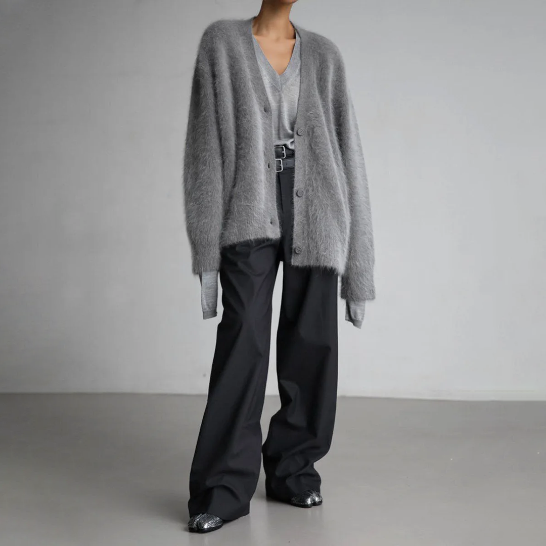 Myla - Timeless Comfort in Cashmere Cardigan