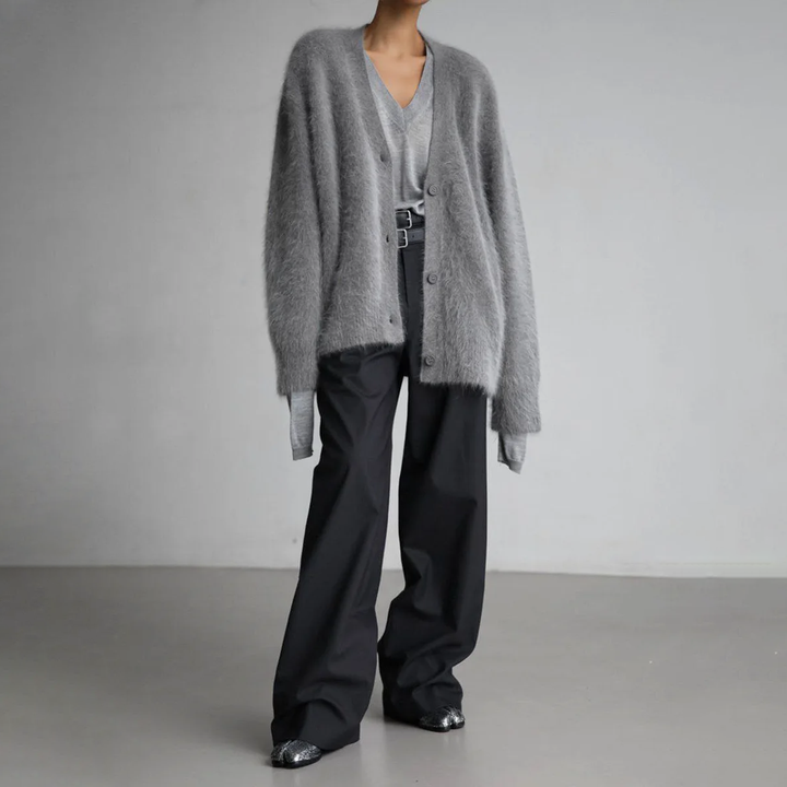 Myla - Timeless Comfort in Cashmere Cardigan