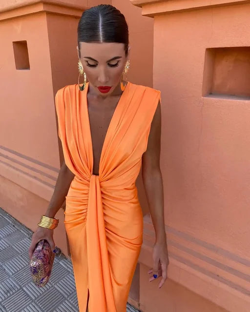Eva - Elegant Deep Neckline Sleeveless Maxi Dress