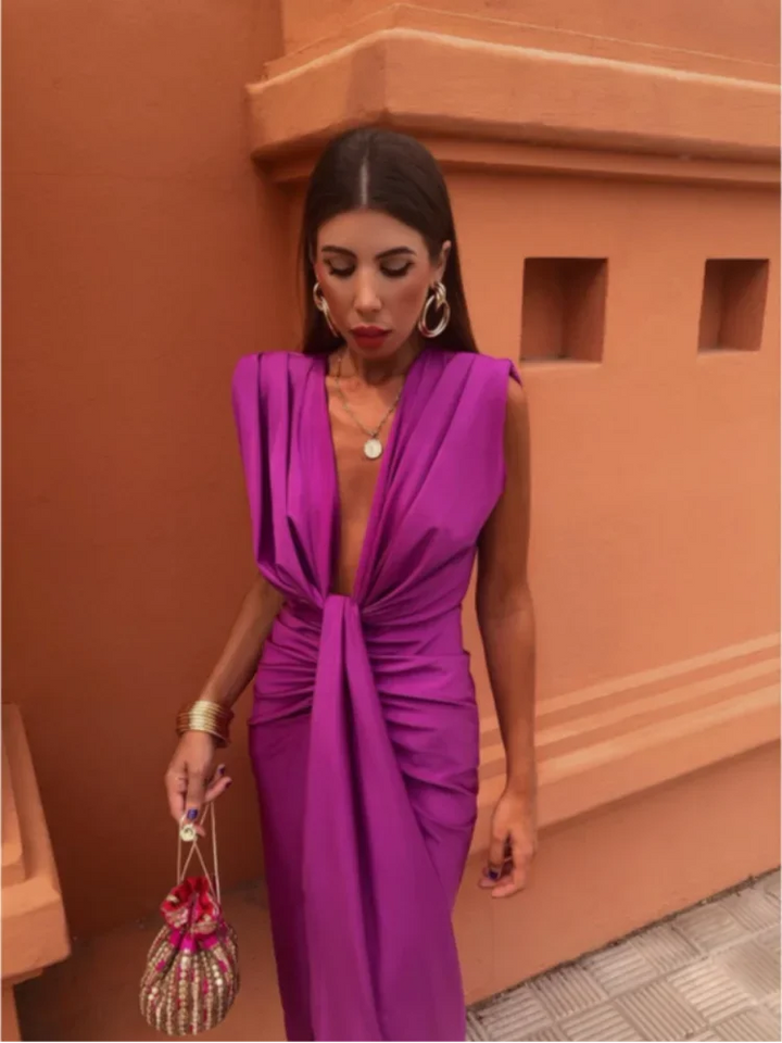Eva - Elegant Deep Neckline Sleeveless Maxi Dress