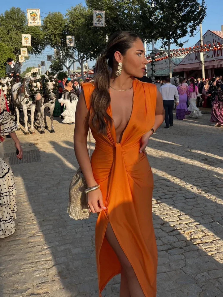 Eva - Elegant Deep Neckline Sleeveless Maxi Dress