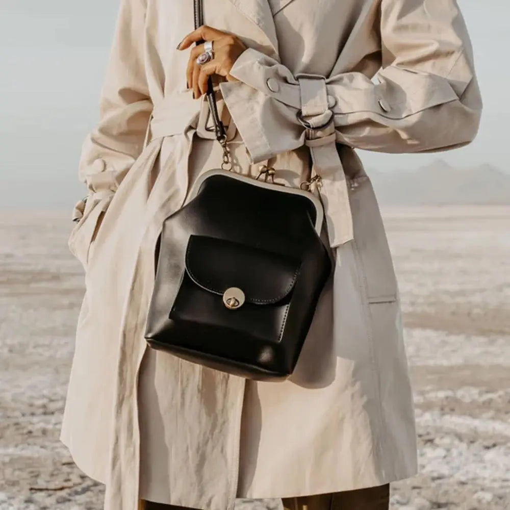 Anna - Chic Leather Bag with Kiss-Lock Closure