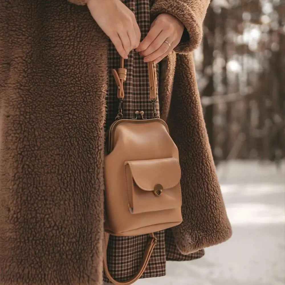 Anna - Chic Leather Bag with Kiss-Lock Closure
