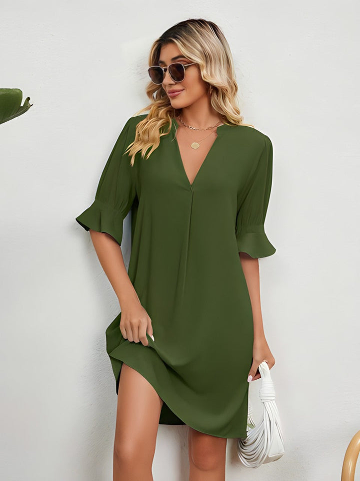 Elise - Loose V-Neck Pleated Solid Dress